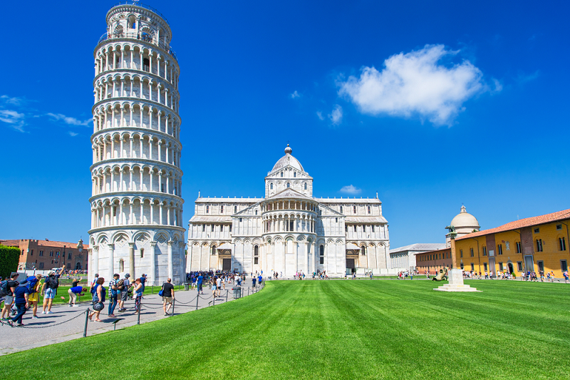 Tháp nghiêng Pisa - địa điểm không nên bỏ qua khi đến Ý. Ảnh: Internet